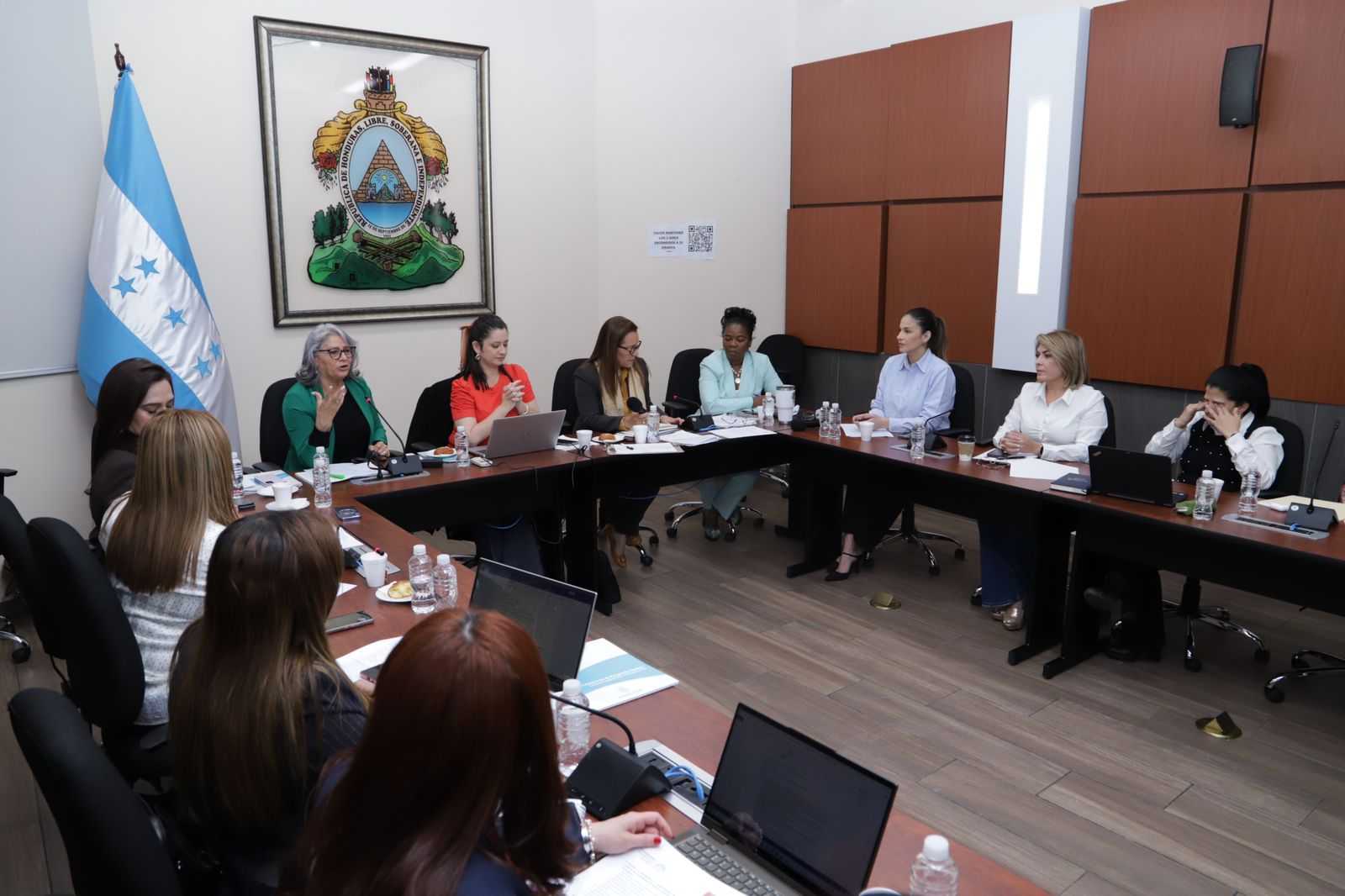 Comisión de Género y SEMUJER establecen agenda conjunta para defender derechos de las mujeres